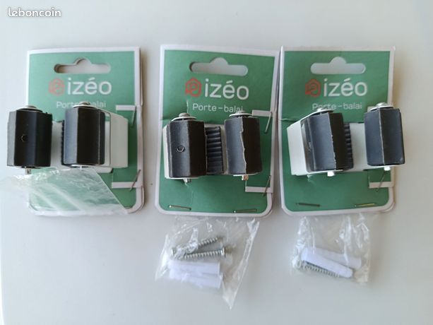 Lot 3 Accroches balais à visser