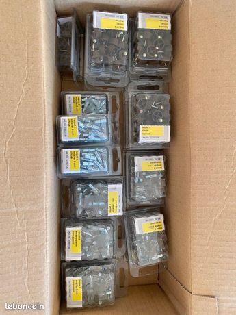 30 boîtes de taquets à entailler et à clouer