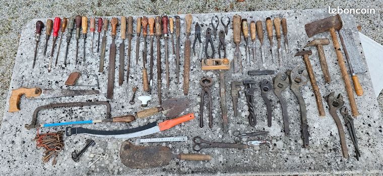 LOT 50 outils anciens