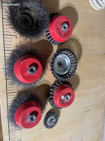 Lot 6 brosses métallique pour meuleuse dangle + donne petite brosse sur perceuse