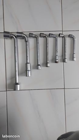 Lot 7 clés à douille à pipe