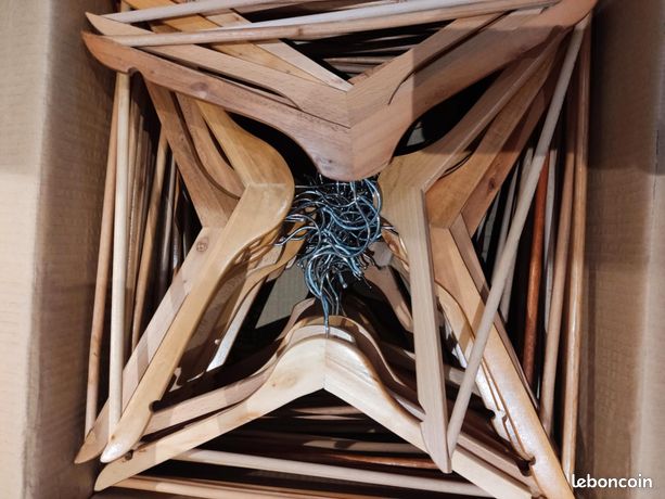 90 cintres bois clair