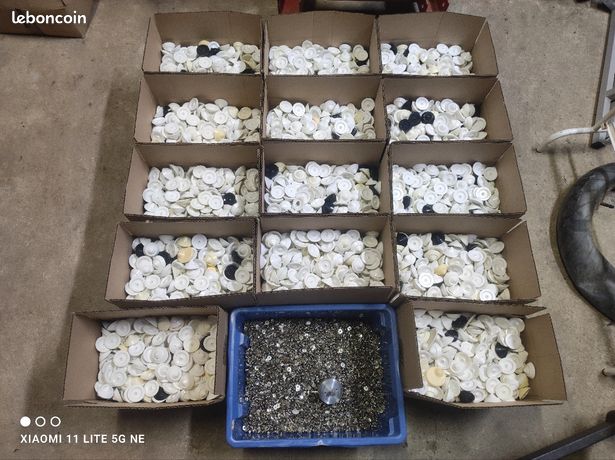 Lot badges magnétique antivols vêtements avec clous et aimant 9700 pièces