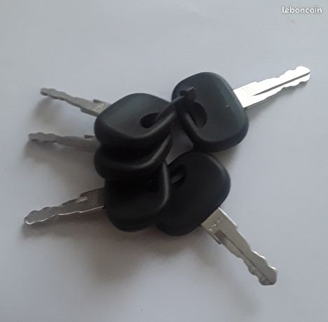 Lot clés de contact universel neuf, Ideal Cariste, Préparateur de commandes, bobcat, engins de chantier etc... Sur Amiens-Rivery. 10  Pas d'envoi C'est disponible