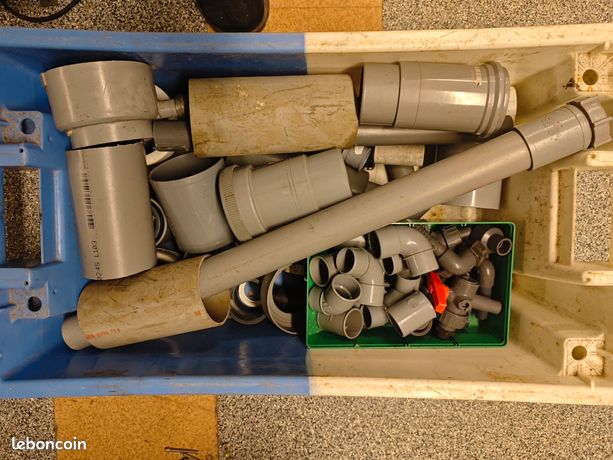 Lot coudes et raccords plastique