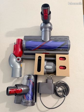Lot daccessoires Dyson V15