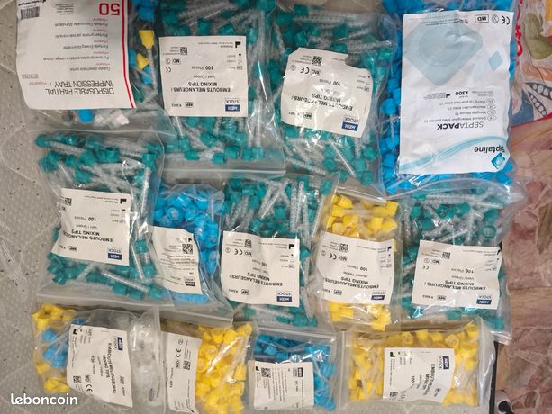 Lot d'environ 1500 embout mélangeurs matériel dentaire