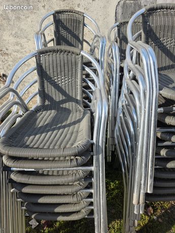 Lot de 10 chaises de terrasse METRO Professional état dusage correct Lot de 10 chaises de terrasse ge correct Lot de 10 chaises de terrasse METRO Professional état dusage correct
