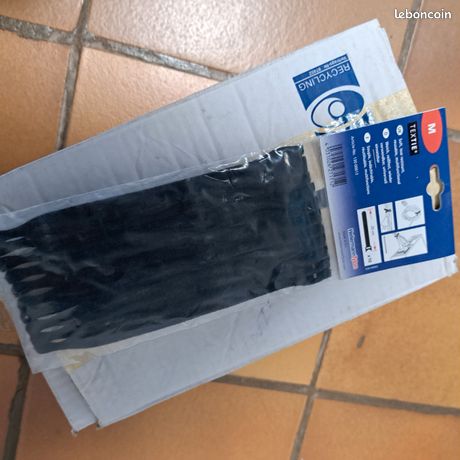 Lot de 10 Colliers textiles ré-ouvrables auto-agrippant Noir 200x12.5mm - HellermannTyton
55 lots disponibles 
3euros le lot