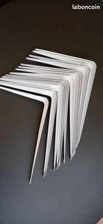 Lot de 16 équerres de fixation