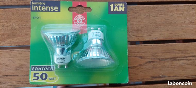2 ampoules halogène de 50 W