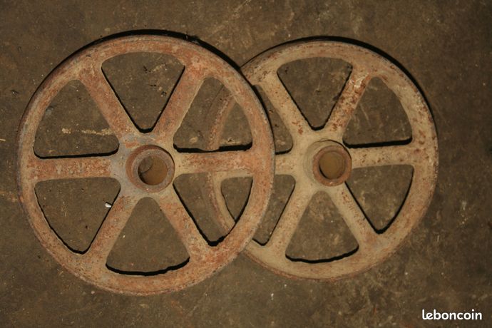 2 anciennes roues fer outil agricole diamètre 27cm
