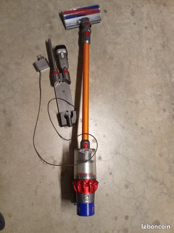 2 aspirateurs Dyson v10 motorhead