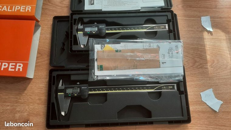 2 calibres à coulisse numériques Mitutoyo