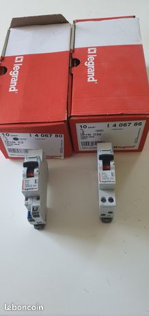 Lot de 2 disjoncteur Legrand DNX 32A et 2A Legrand Neuf