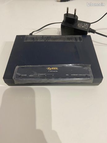 2 Modems Routeur switch Zyxel P600 avec alimentation
