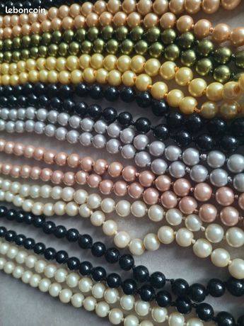 Lot de 26 colliers de perles