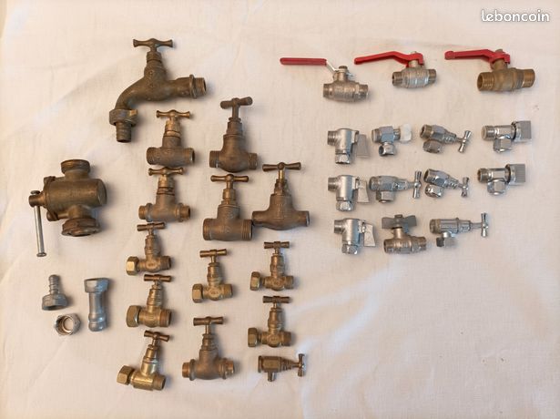 27 robinets d'arrêt en laiton et chromés