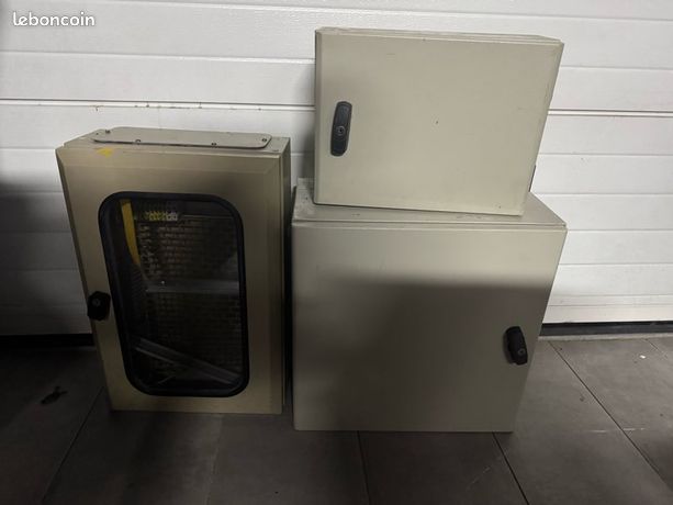Lot de 3 armoires électriques Legrand