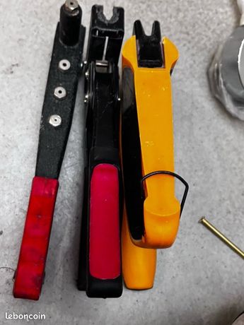 Lot de 3 pinces à rivets manuelles modèles variés