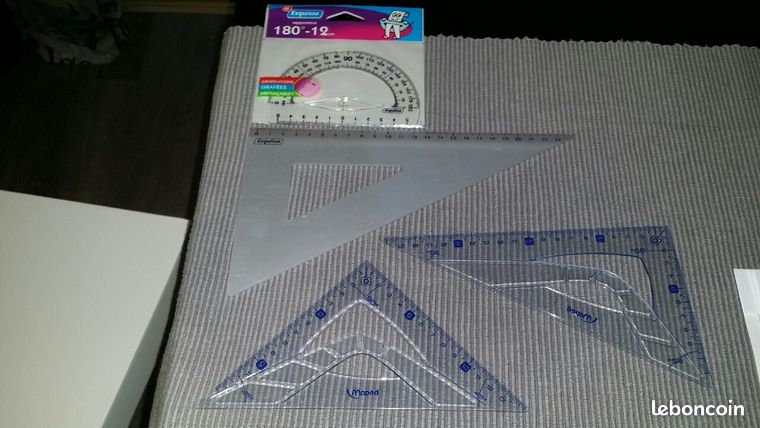 Lot de 4 accessoires d écolier