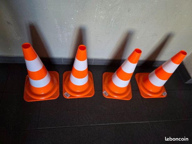 Lot de 4 connes de chantier