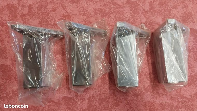 4 jolis pieds de meubles TOUT