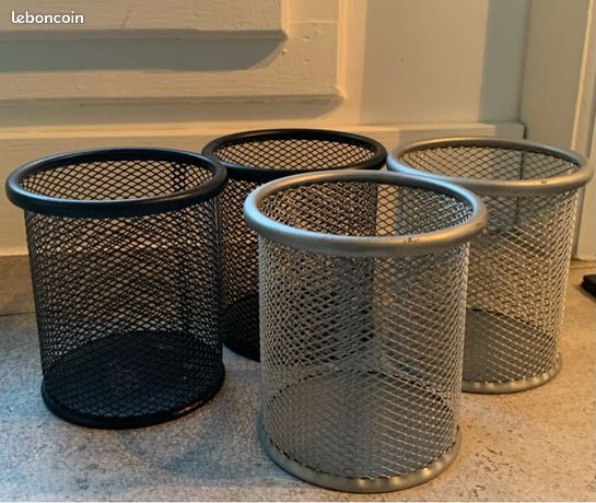 Lot de 4 pots à crayons. 3 e. Marseille 13002