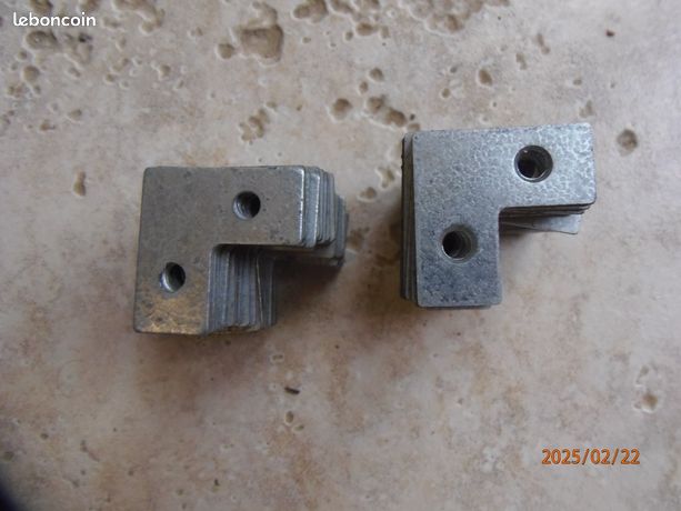 LOT de 50 FERRURES en métal équerre PLATE A4 3 trous Dim L/30X30mm l 15mm 1mm