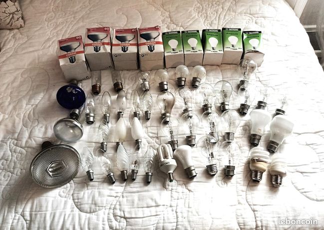 Lot de 51 ampoules diverses
