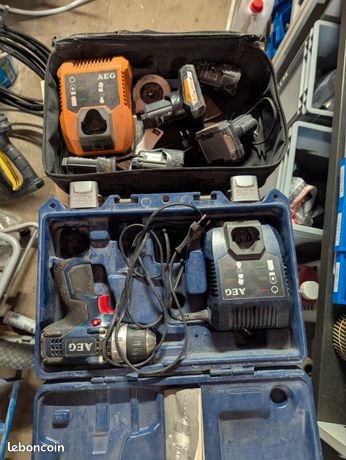 Lot de batterie et chargeur aeg 12v