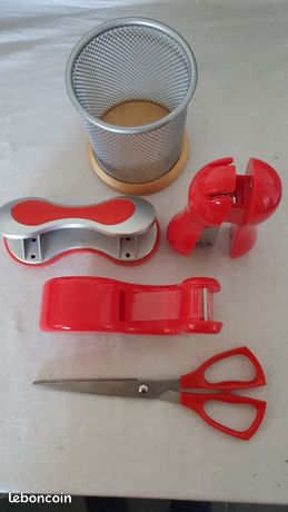 bureau 1 porte crayon métal &bois + 1 agrafeusemétal&plastique gris&rouge +1 dérouleur a s