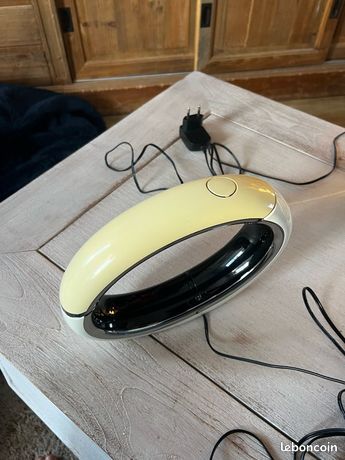 deux téléphones AEG