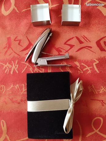 papeterie. Bloc note agrafeuse portes photos