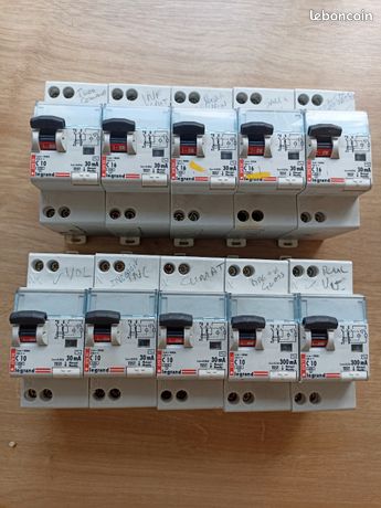 Lot disjoncteurs différentiels Legrand