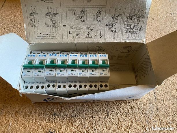 Lot disjoncteurs EATON