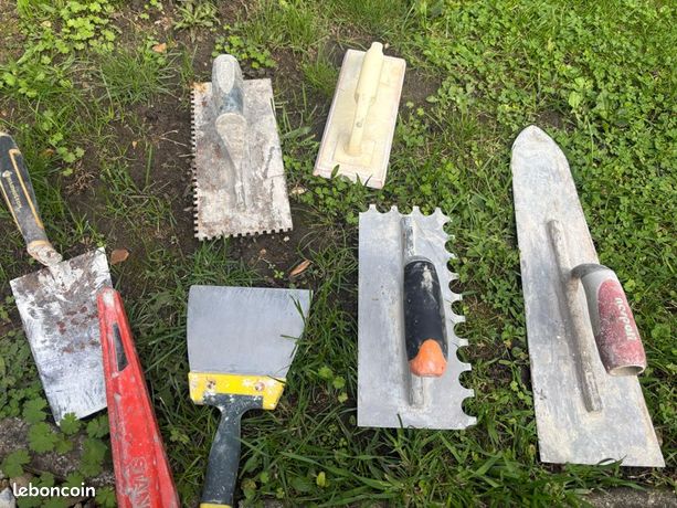 divers spatules lisseuses et taloches