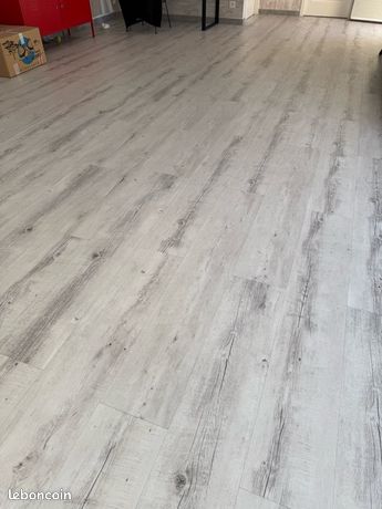 lames pvc type bois gris en 70m2