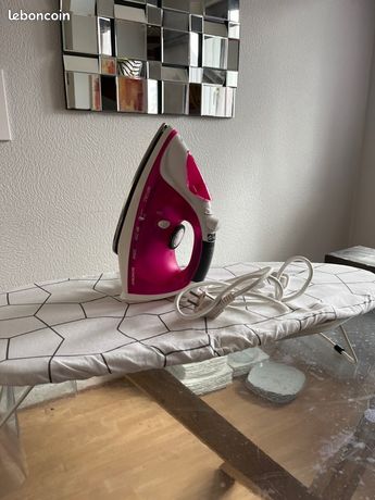 Lot mini table a repasser + fer à repasser