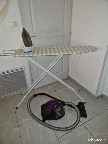 table à repasser + fer à repasser + aspirateur
