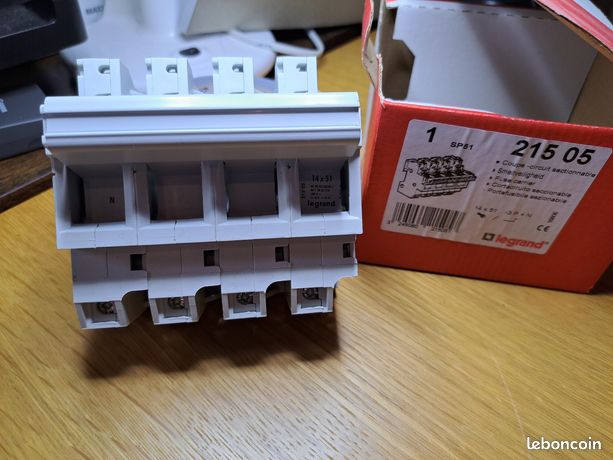 Lot105 Coupe circuit sectionneur LEGRAND 21505