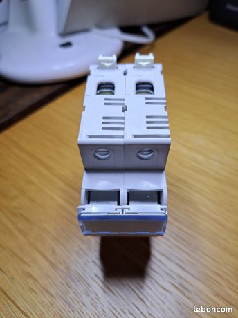 Lot107 Coupe circuit sectionneur LEGRAND 05828