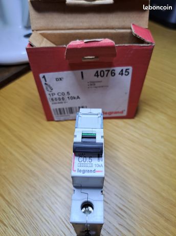 Lot109 Disjoncteur LEGRAND 407645