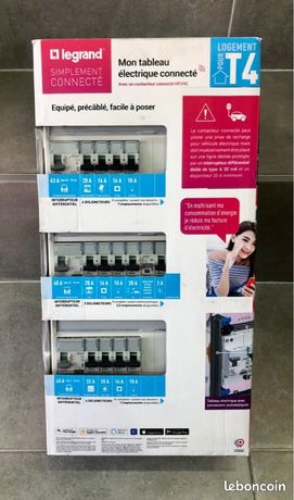 4 tableaux électriques connectés Legrand équipés pré-câblés T4