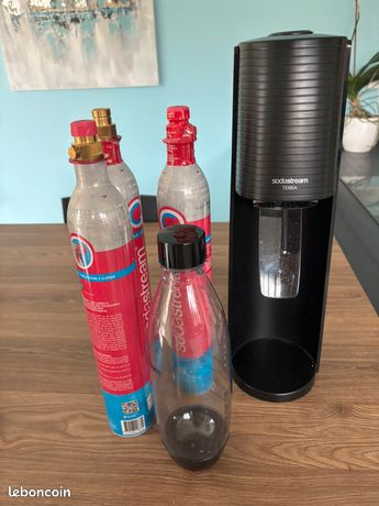 sodastream terra noire + 3 cartouches + bouteille