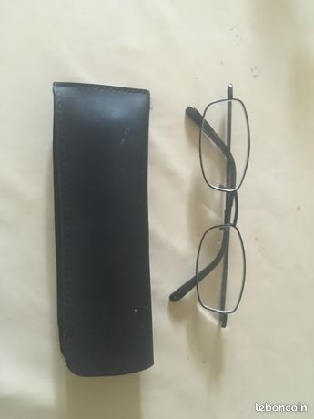 Lunettes de pharmacie + 2,5 avec étui