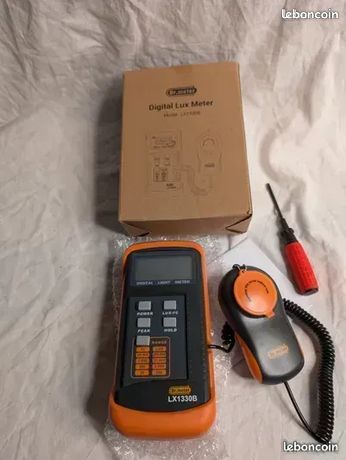 Luxmetre LX1330B Light Meter Luxmètre Numerique LCD Lux Light Meter 0-200000 Lux/00-20 000 FC Luxmetre Multifonction pour le Test de Lumière Fonctionne avec pile 9v non incluse Expedition