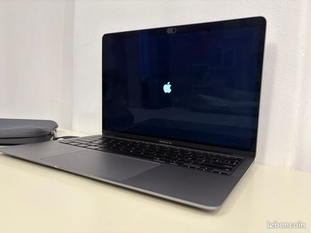 MacBook Air 13" Retina 2020 i5/8 Go/256 Go + housse excellent état 900