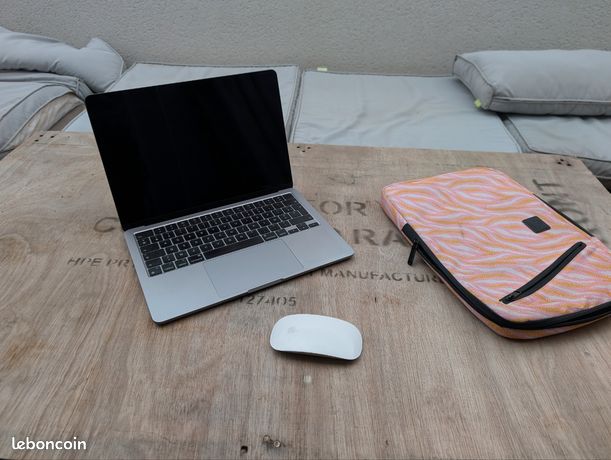 MacBook air M2 2022 + souris apple