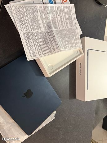 MacBook Air M2 2024